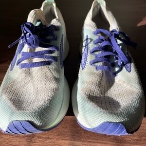 Brooks Levitate - Women's